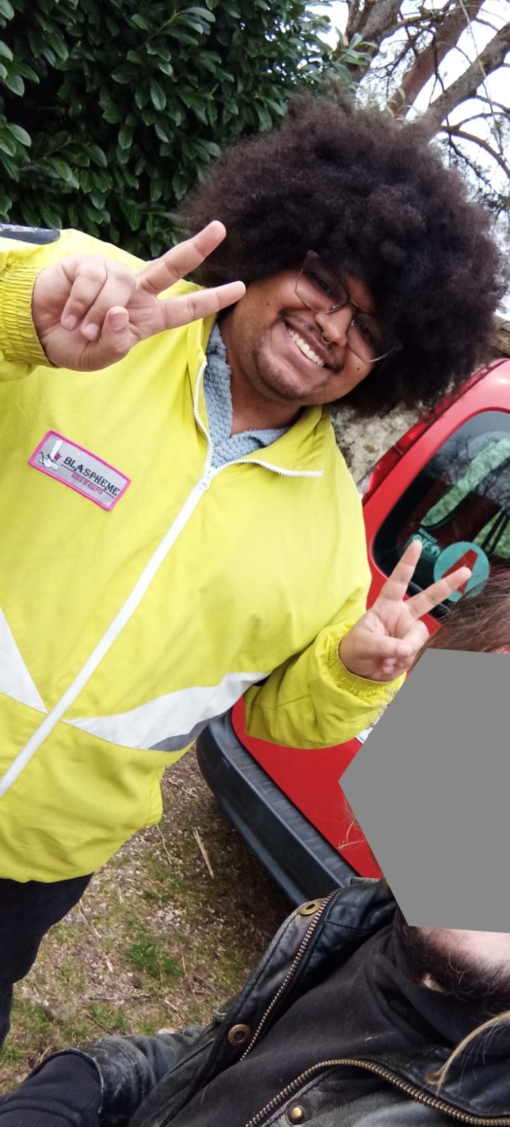 Moi dans une veste jaune imperméable. Moi dans une veste jaune imperméable.