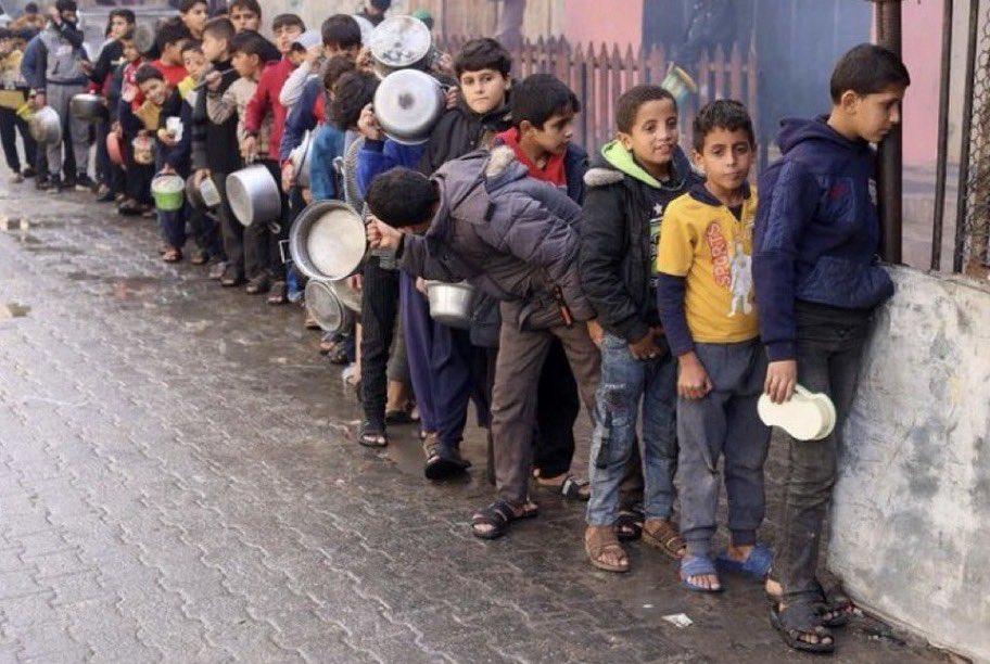 We’re starving, and we have nothing left to eat. 💔 I’m Uday, and I’m trying to help my mom, Rania, and my siblings, but things have become too hard for us.
I’m asking anyone with a kind heart to please help us through these difficult days. Even a small donation could help us get food and make it through today. 🙏🇵🇸